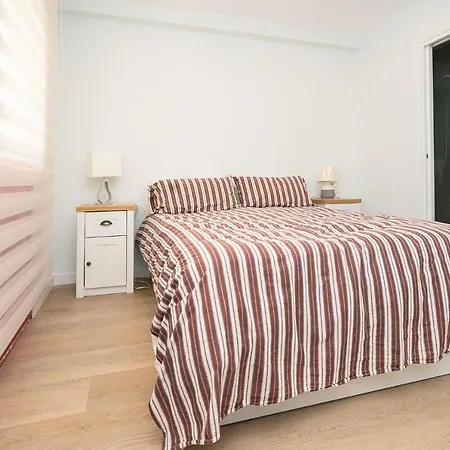 Urbanizacion Con Piscina Arnelas 아파트 산신소