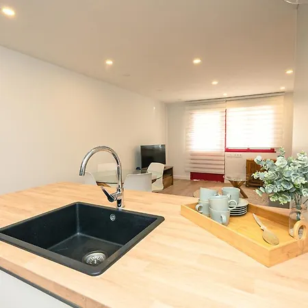 Urbanizacion Con Piscina Arnelas