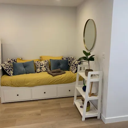 Urbanizacion Con Piscina Arnelas 아파트