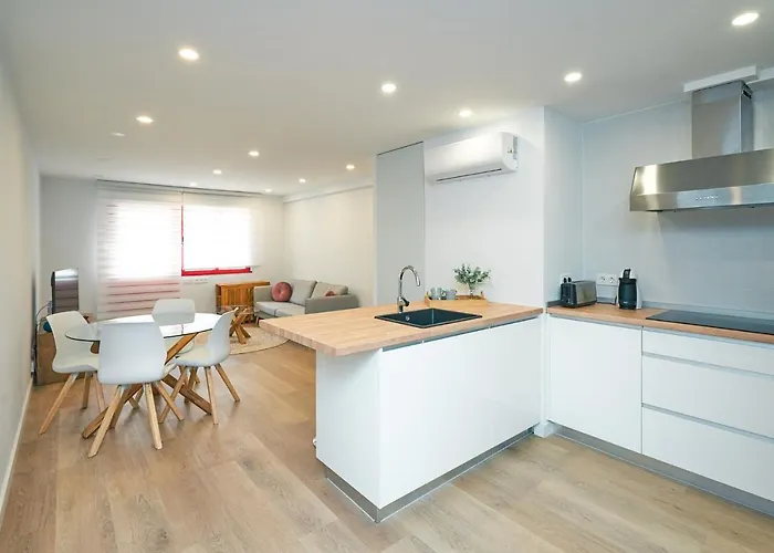 Urbanizacion Con Piscina Arnelas