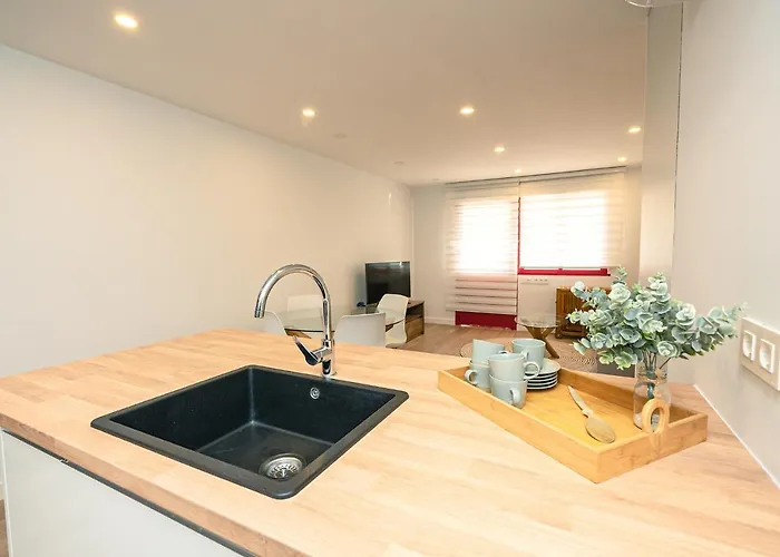 Urbanizacion Con Piscina Arnelas