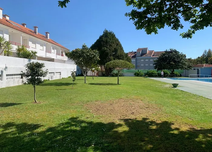 Urbanizacion Con Piscina Arnelas Sanxenxo
